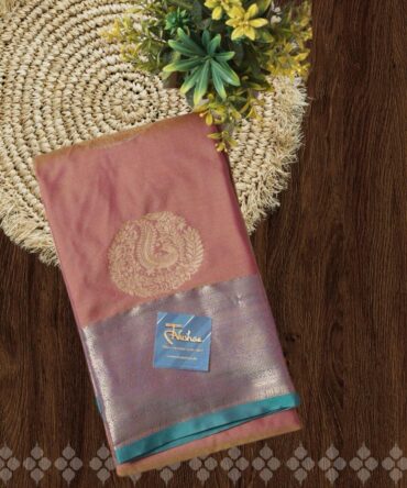 A Weave of Royal Splendor : Handwoven Kanchipuram Silk