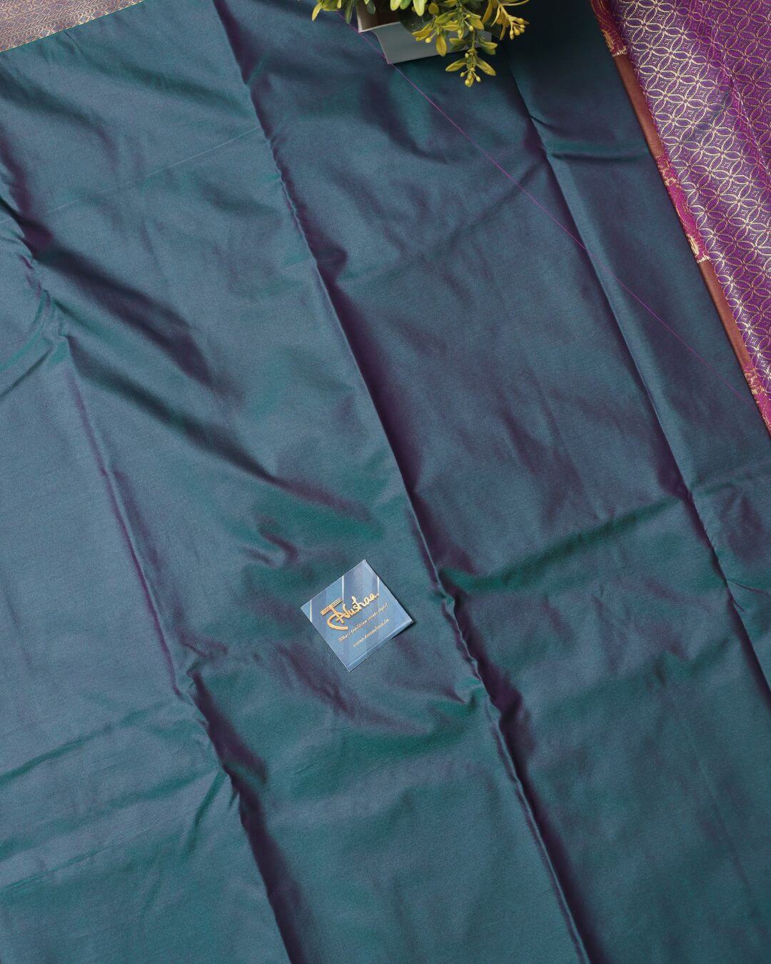 A Weave of Royal Splendor : Handwoven Kanchipuram Silk