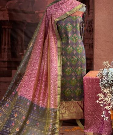 Regal Violet & Pink Patola Silk Ensemble