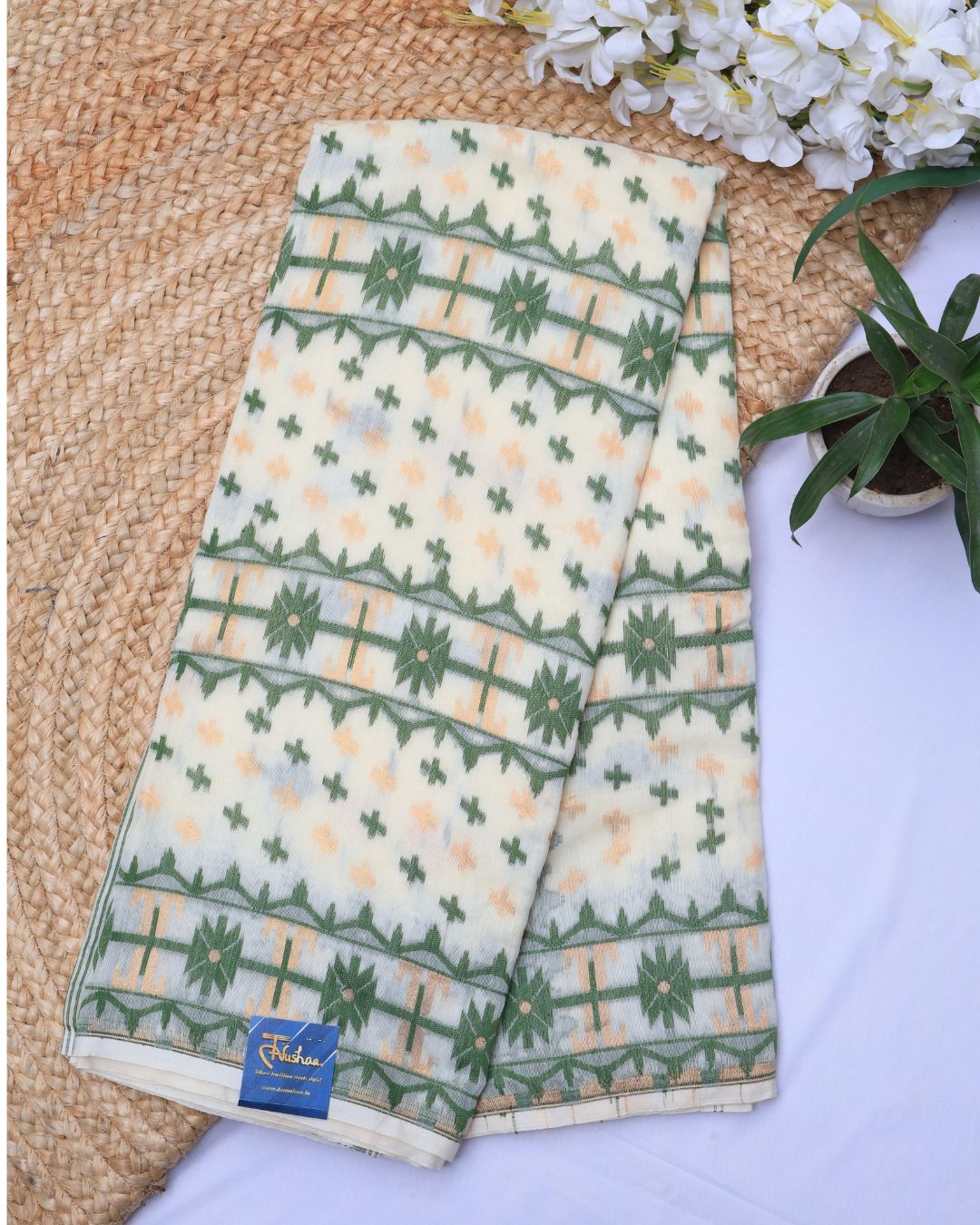 Cotton Saree in Cream & Leaf Green - Image 2