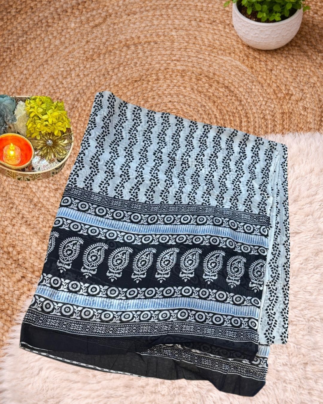 White Hand-Printed Cotton Suit - Image 3